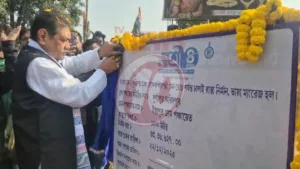 Man unveiling plaque at inauguration ceremony.