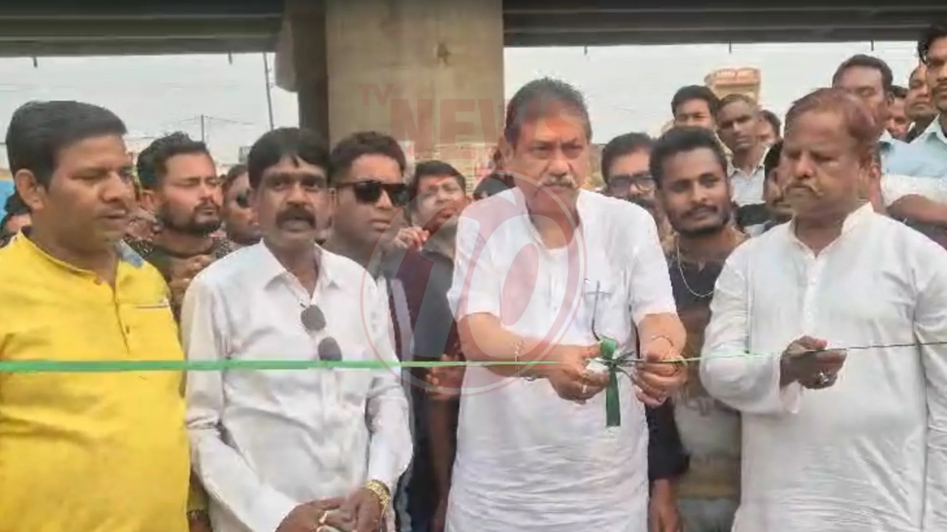 অত্যাধুনিক বাসস্ট্যান্ডের শুভ উদ্বোধন নরেন্দ্রনাথ চক্রবর্তীর !  