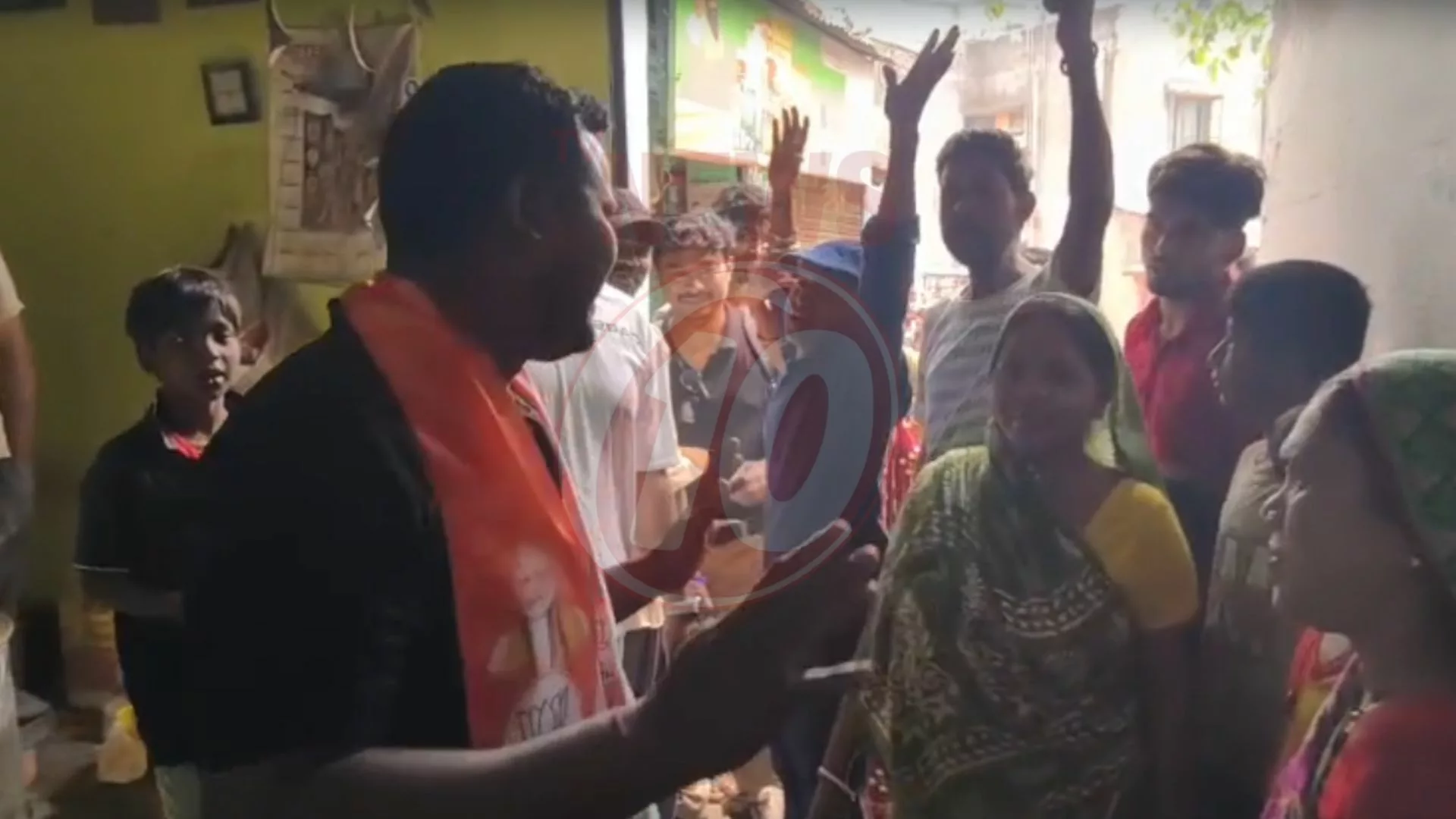 দুর্গাপুরে বিজেপি প্রার্থীকে দেখে 'জয় বাংলা' স্লোগান !