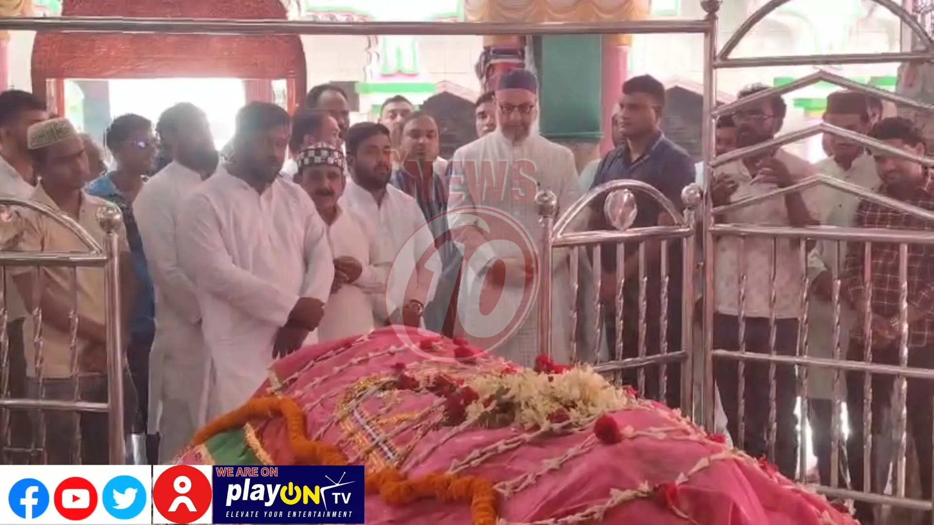 রানিগঞ্জে মাজারে চাদর চড়ালেন ওয়েইসি