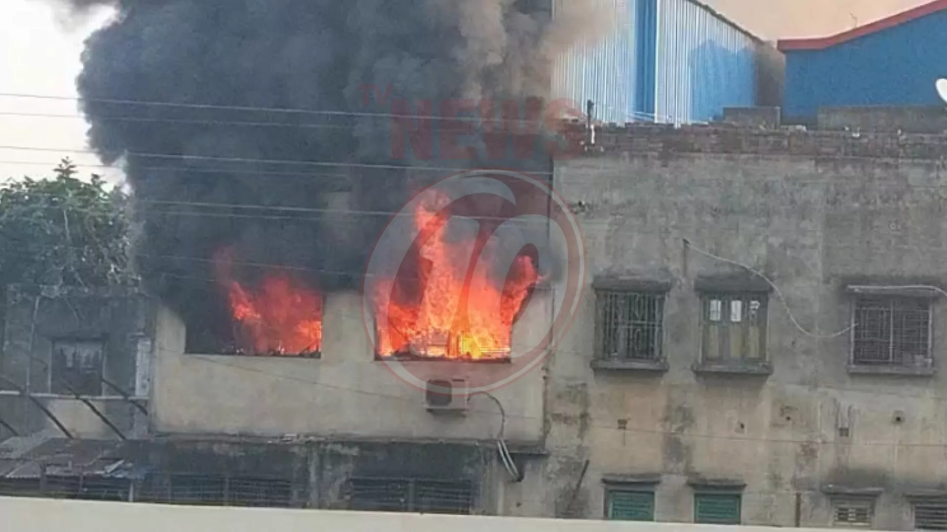 অন্ডালে কাপড়ের দোকানে ভয়াবহ অগ্নিকাণ্ড !