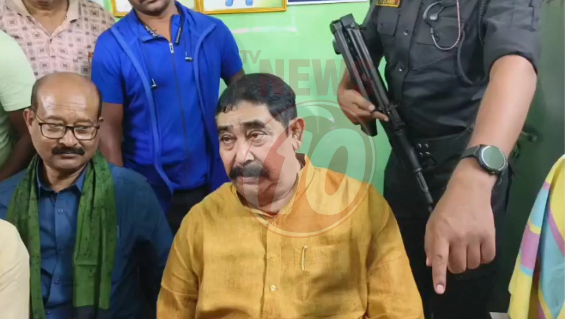 নিরাপত্তায় কাটছাঁট অনুব্রতর