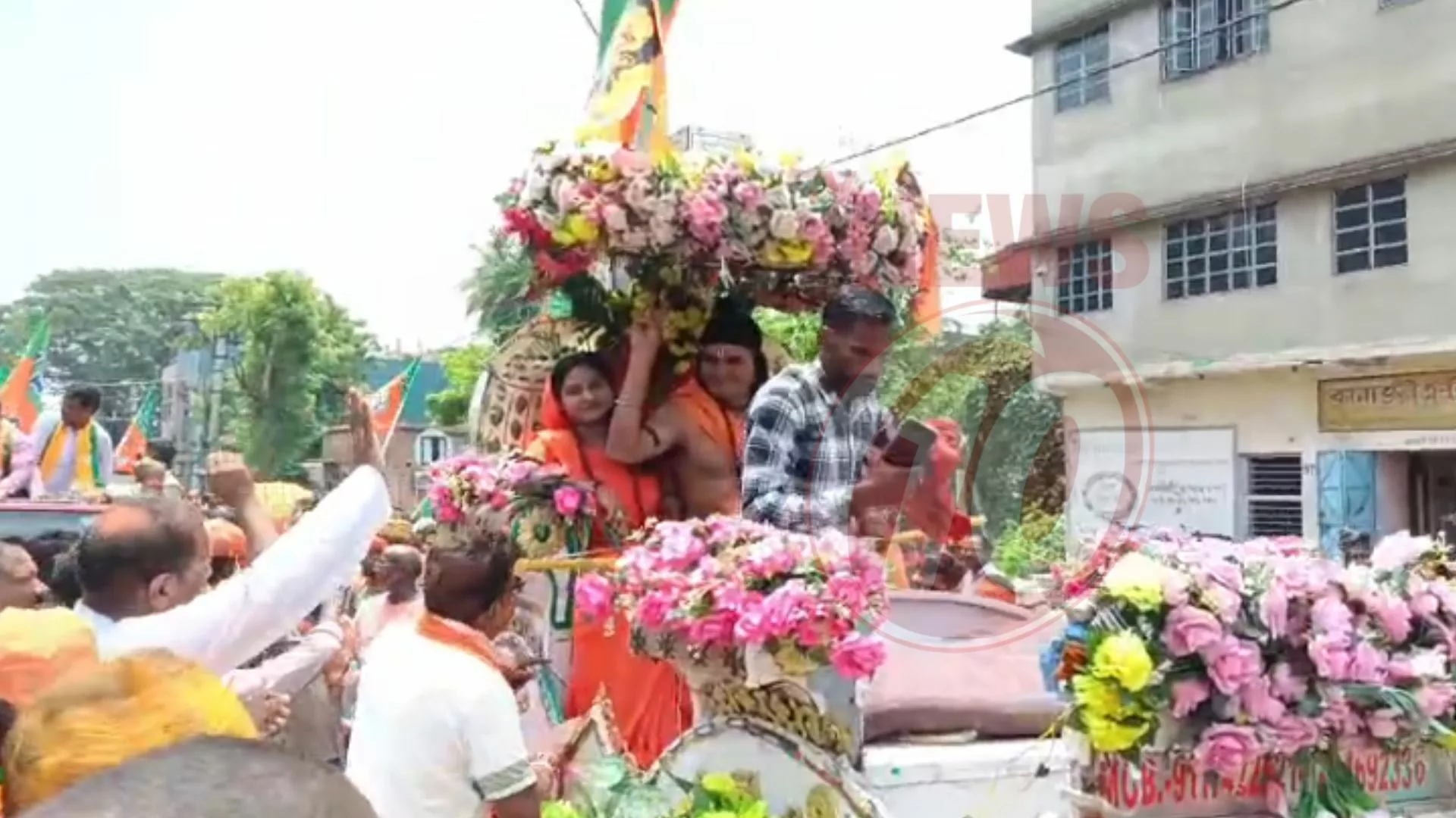রাম-সীতা সেজে বুদবুদে বিজেপির বিজয় মিছিল !