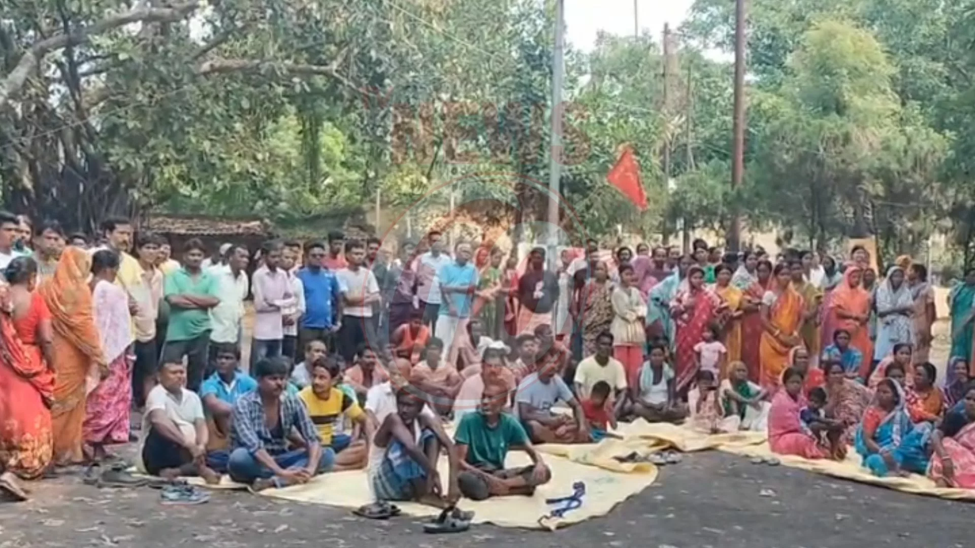 অবৈধ বিদ্যুৎ সংযোগ বিচ্ছিন্ন ঘিরে উত্তেজনা, বিক্ষোভ !