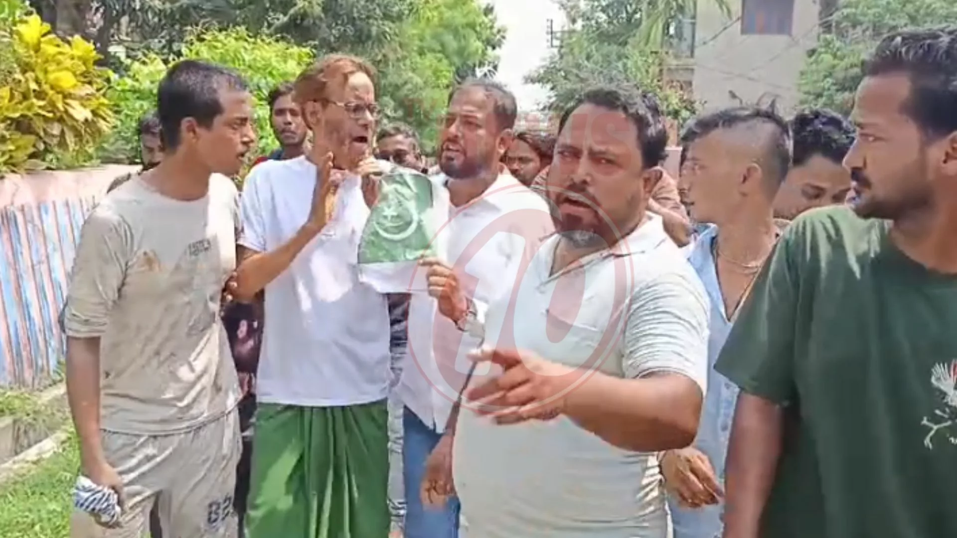 দুর্গাপুরে উদ্ধার পাকিস্তানের পতাকা, আটক ১ !