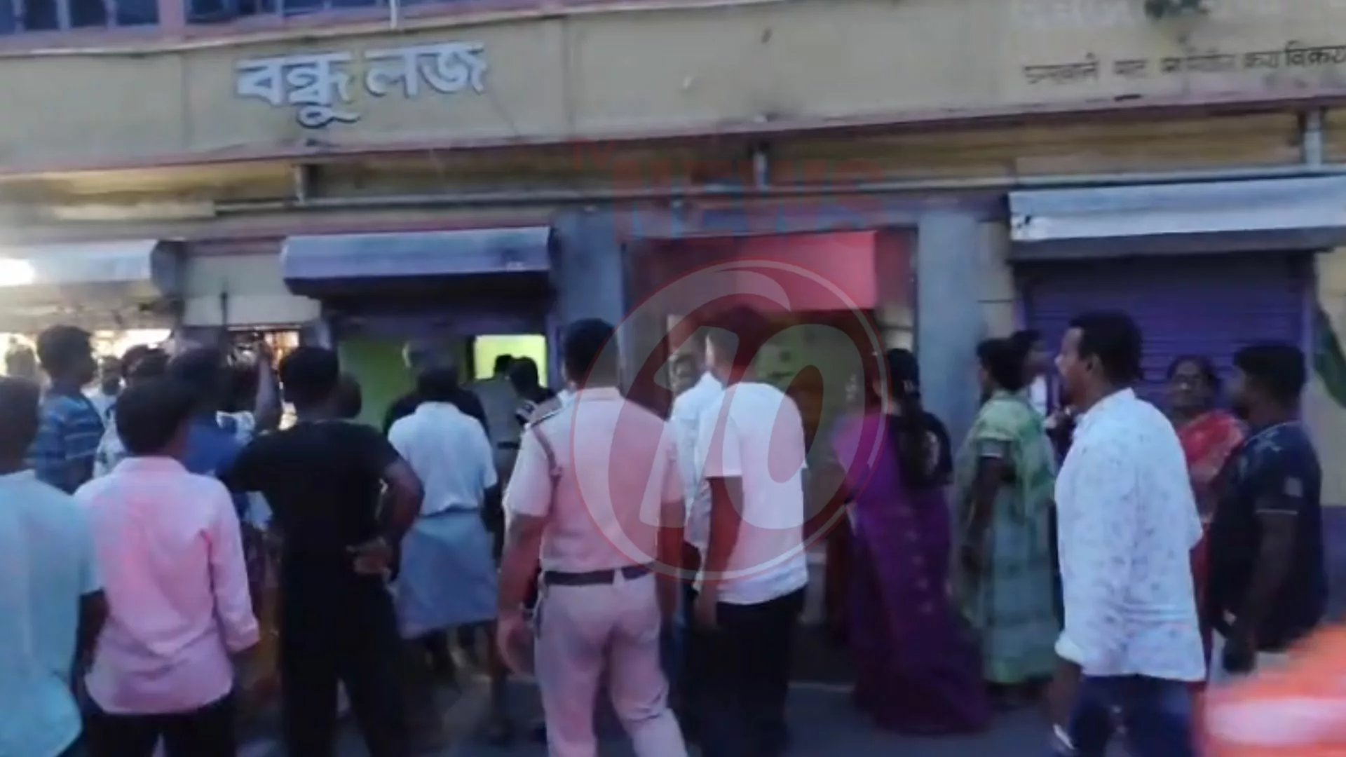 লজের আড়ালে মধুচক্রের অভিযোগ, উত্তেজনা !