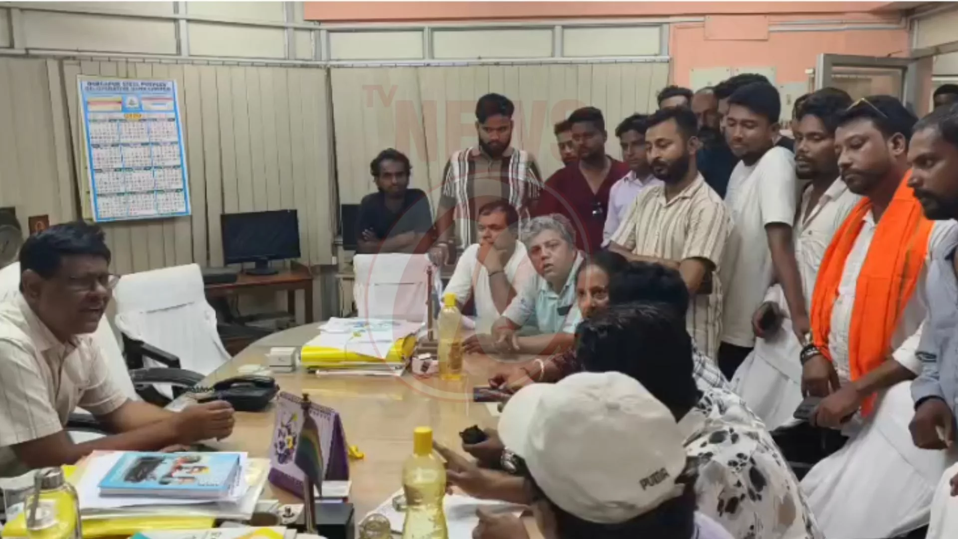 DSP পিপলস কো-অপারেটিভ ব্যাংকের চেয়ারম্যানকে ঘেরাও বিজেপির, দাবি পদত্যাগের !