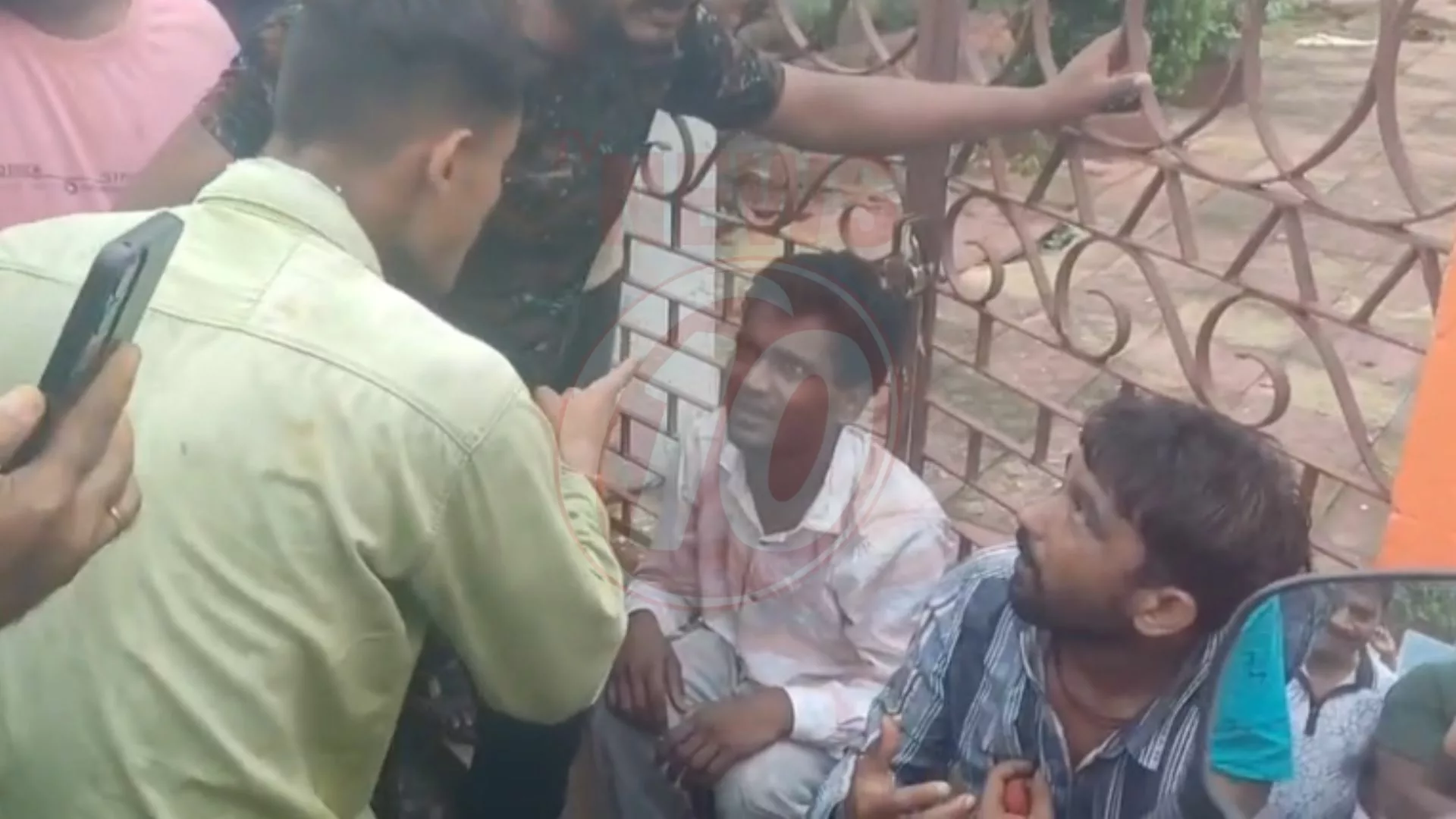 আসানসোলে চোর সন্দেহে তিন যুবককে 'গণধোলাই' !