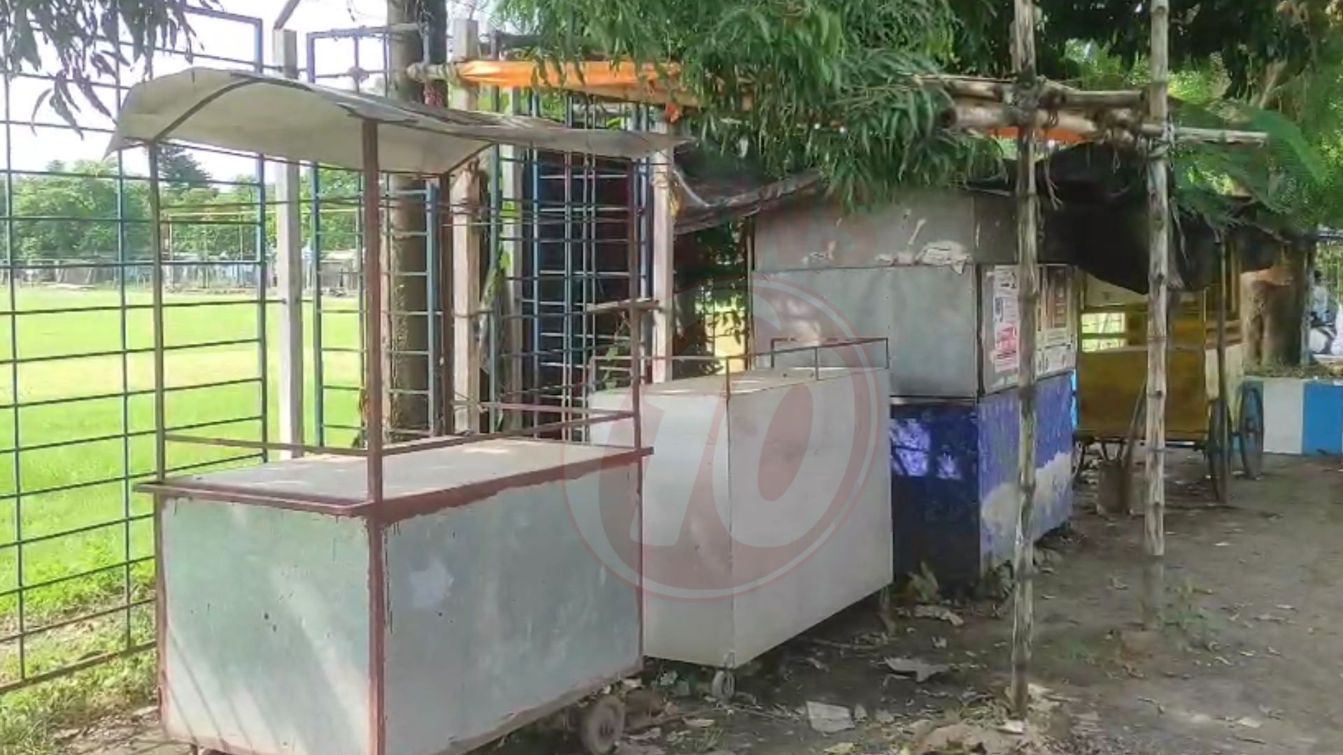 দোকান সরানোর নির্দেশ, পুজোর মুখে দিশেহারা শতাধিক পরিবার
